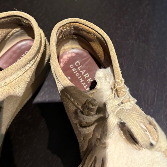 Clarks Wallaby boot, sheearling covered front - Picture 2 of 5